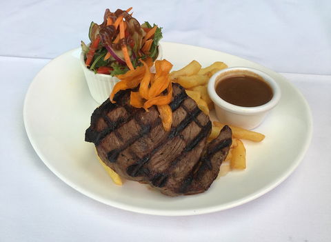 Essence Restaurant - Accommodation Batemans Bay 0