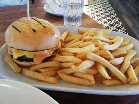 The Riverton Bar & Grill - Accommodation Batemans Bay 0