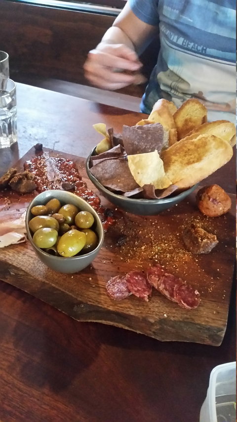 Bloodhound Corner Bar & Kitchen - Accommodation Batemans Bay 3