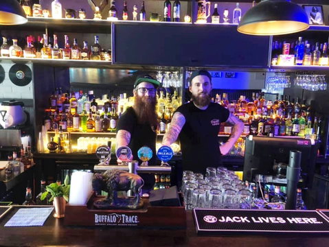 Manhattan Bar - Accommodation Batemans Bay 1