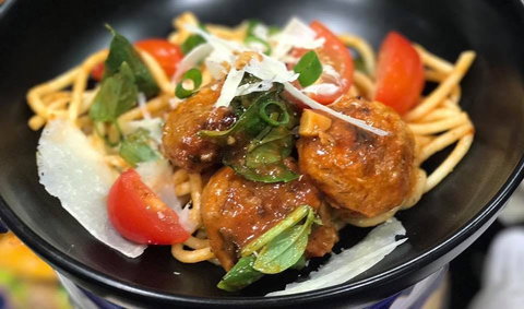 Five Stars Thaitanic - Ingleburn - Accommodation Batemans Bay 0