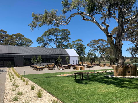 LOT.100 The Grocer - Accommodation Batemans Bay 2