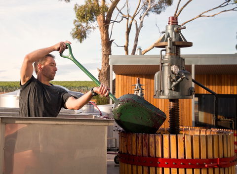 Izway Wines - Accommodation Batemans Bay 0