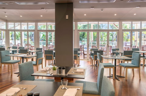 Poolside Restaurant And Bar - Accommodation Batemans Bay 2