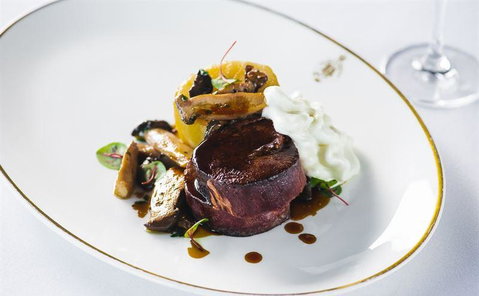 SJ's Brasserie - Accommodation Batemans Bay 3