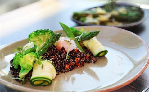 St James Hotel Restaurant - Accommodation Batemans Bay 6