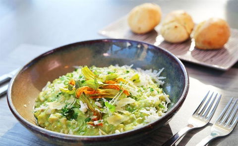 St James Hotel Restaurant - Accommodation Batemans Bay 7