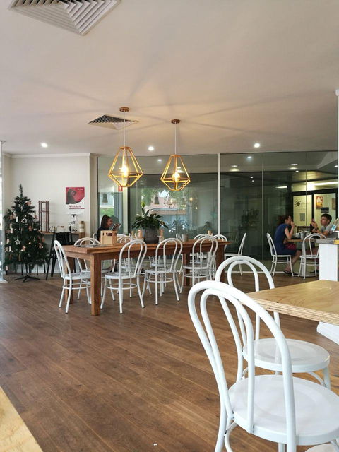Paper Avenue Cafe - Accommodation Batemans Bay 3