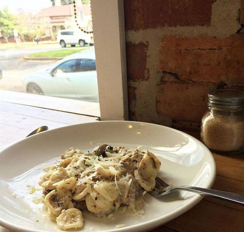 EAT LOVE PIZZA - Accommodation Batemans Bay 10