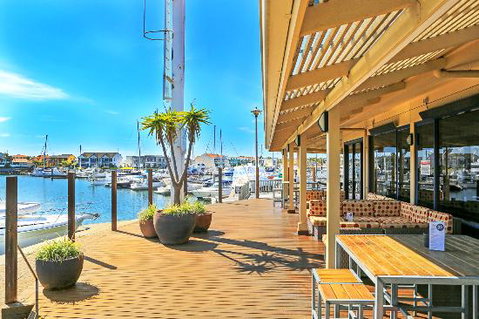 Marina Hotel - Accommodation Batemans Bay 0