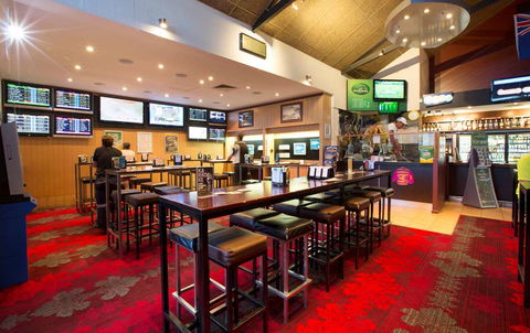 Glenmore Tavern - Accommodation Batemans Bay 4