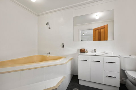 Quest Trinity House - Accommodation Batemans Bay 4
