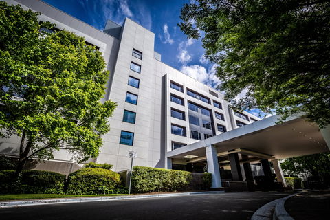 Crowne Plaza Canberra - Accommodation Batemans Bay 1
