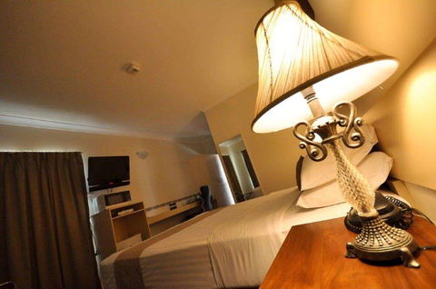 Emerald Maraboon Motor Inn - Accommodation Batemans Bay 4