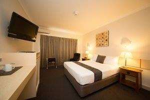 Emerald Maraboon Motor Inn - Accommodation Batemans Bay 8