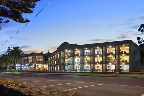 North Pier Hotel Cowes - Accommodation Batemans Bay 1