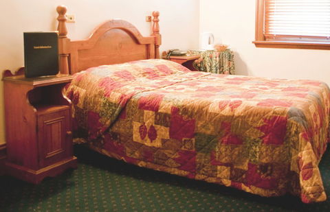 O'Malleys Hotel - Accommodation Batemans Bay 1