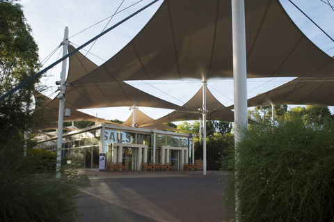 Sails In The Desert Hotel - Accommodation Batemans Bay 1