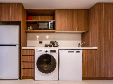 Mantra Gladstone - Accommodation Batemans Bay 2