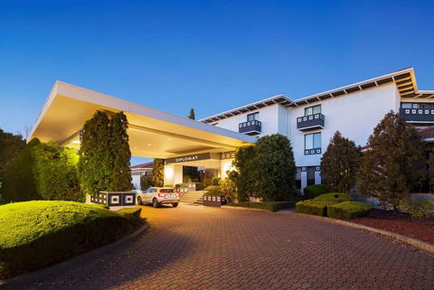 Ramada by Wyndham Diplomat Canberra - Accommodation Batemans Bay 0