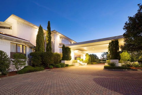 Ramada by Wyndham Diplomat Canberra - Accommodation Batemans Bay 1