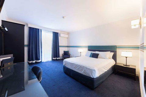 Ramada by Wyndham Diplomat Canberra - Accommodation Batemans Bay 3