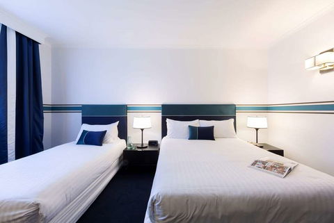 Ramada by Wyndham Diplomat Canberra - Accommodation Batemans Bay 5