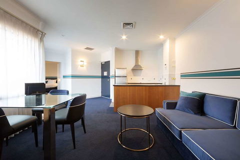 Ramada by Wyndham Diplomat Canberra - Accommodation Batemans Bay 8