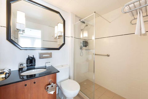 Ramada by Wyndham Diplomat Canberra - Accommodation Batemans Bay 10