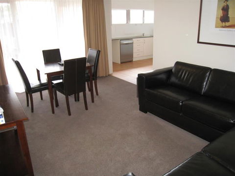 Forrest Hotel & Apartments - Accommodation Batemans Bay 3