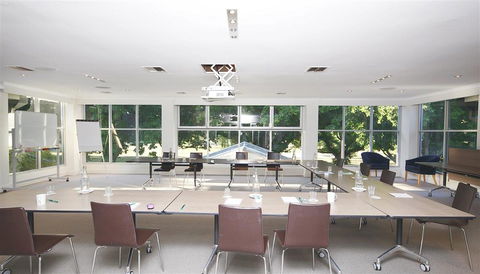 Forrest Hotel & Apartments - Accommodation Batemans Bay 4