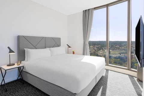 Meriton Suites George St - Accommodation Batemans Bay 0