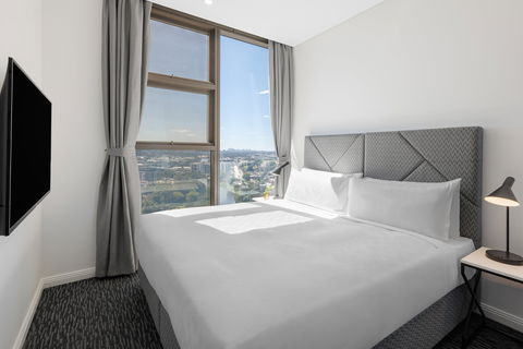 Meriton Suites George St - Accommodation Batemans Bay 1