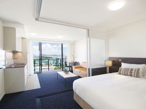 Oaks Grand Gladstone - Accommodation Batemans Bay 4