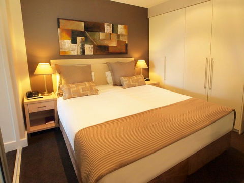Oaks Pier Plaza - Accommodation Batemans Bay 2