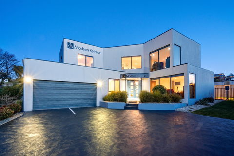 Madsen Retreat - Accommodation Batemans Bay 0