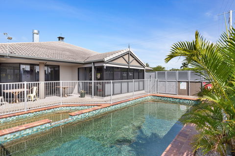 The Stirling Hotel Rockhampton - Accommodation Batemans Bay 1