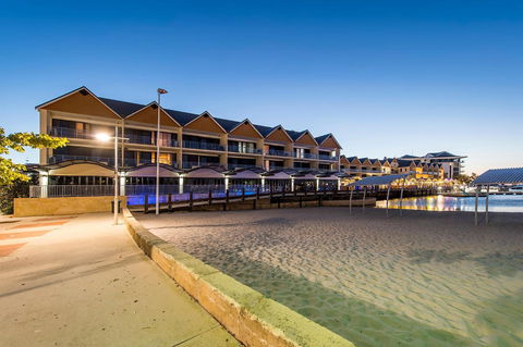 Dolphin Quay Apartment Hotel - Accommodation Batemans Bay 0