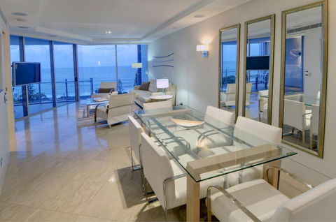 Oceans Mooloolaba - Accommodation Batemans Bay 2