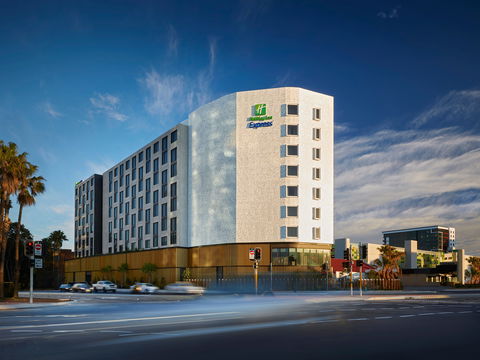 Holiday Inn Express Sydney Airport - Accommodation Batemans Bay 2
