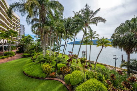 Hilton Cairns - Accommodation Batemans Bay 1