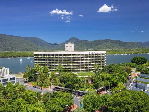 Hilton Cairns - Accommodation Batemans Bay 2