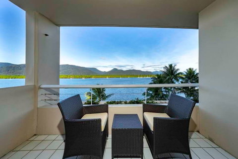 Hilton Cairns - Accommodation Batemans Bay 3