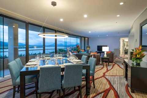 Hilton Cairns - Accommodation Batemans Bay 5