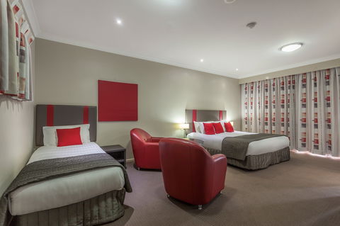 Platinum International - Accommodation Batemans Bay 0