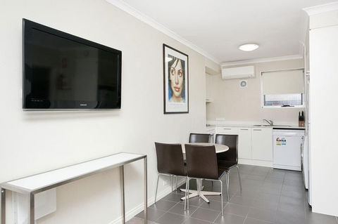 Forrest Hotel & Apartments - Accommodation Batemans Bay 2