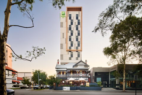 Holiday Inn West Perth - Accommodation Batemans Bay 1