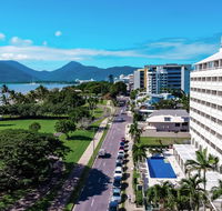 Holiday Inn Cairns Harbourside - Accommodation Batemans Bay