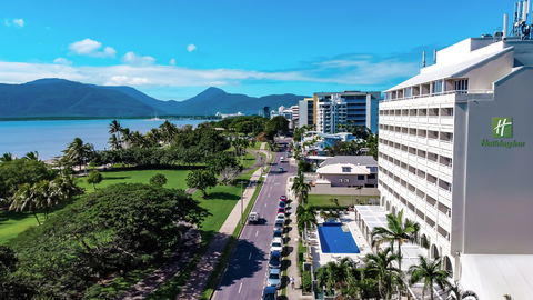 Holiday Inn Cairns Harbourside - Accommodation Batemans Bay 0