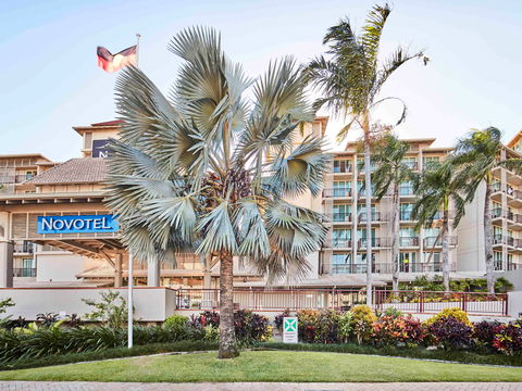 Novotel Cairns Oasis Resort - Accommodation Batemans Bay 0